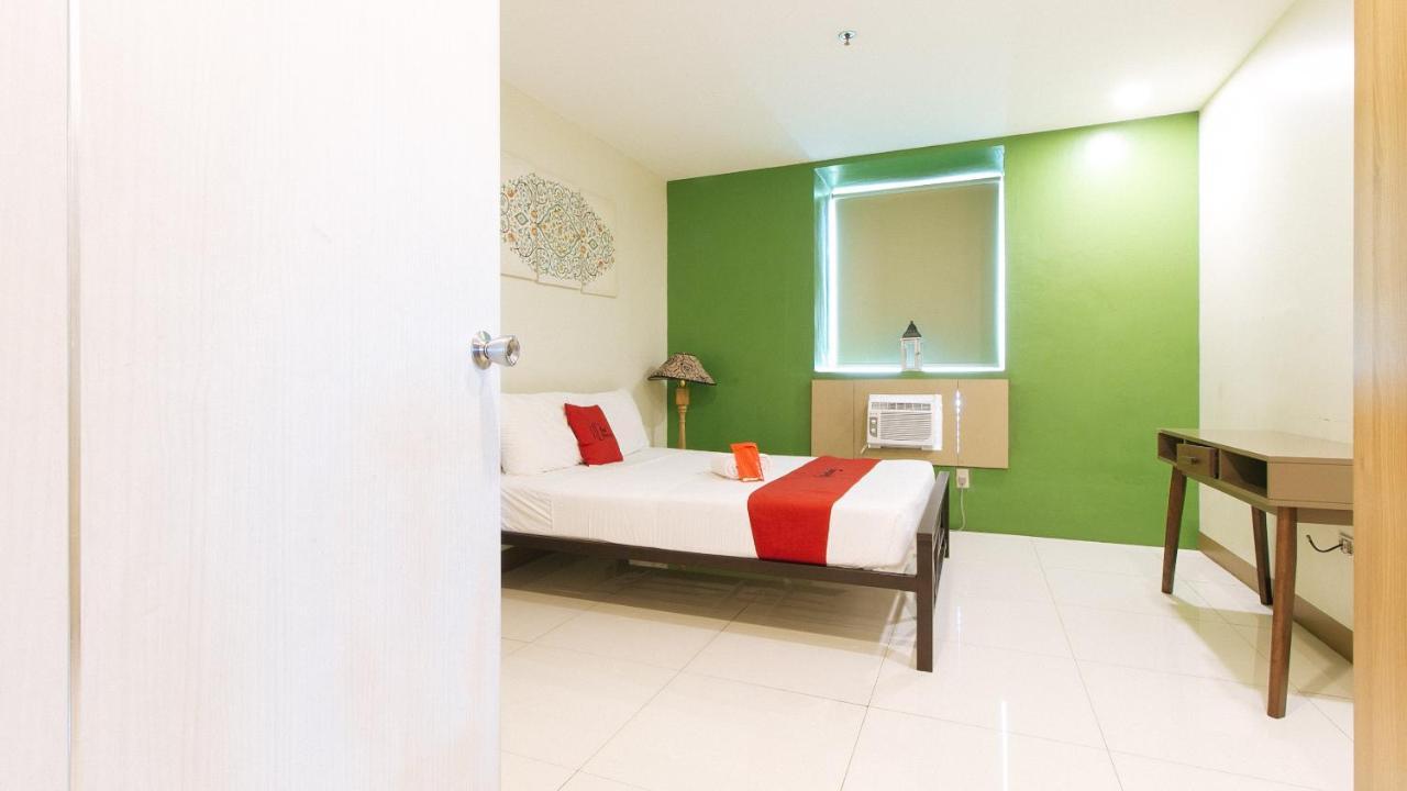 RedDoorz Plus @ Kamuning Quezon City Exterior foto