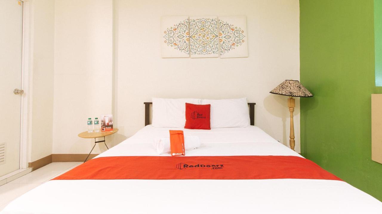 RedDoorz Plus @ Kamuning Quezon City Exterior foto