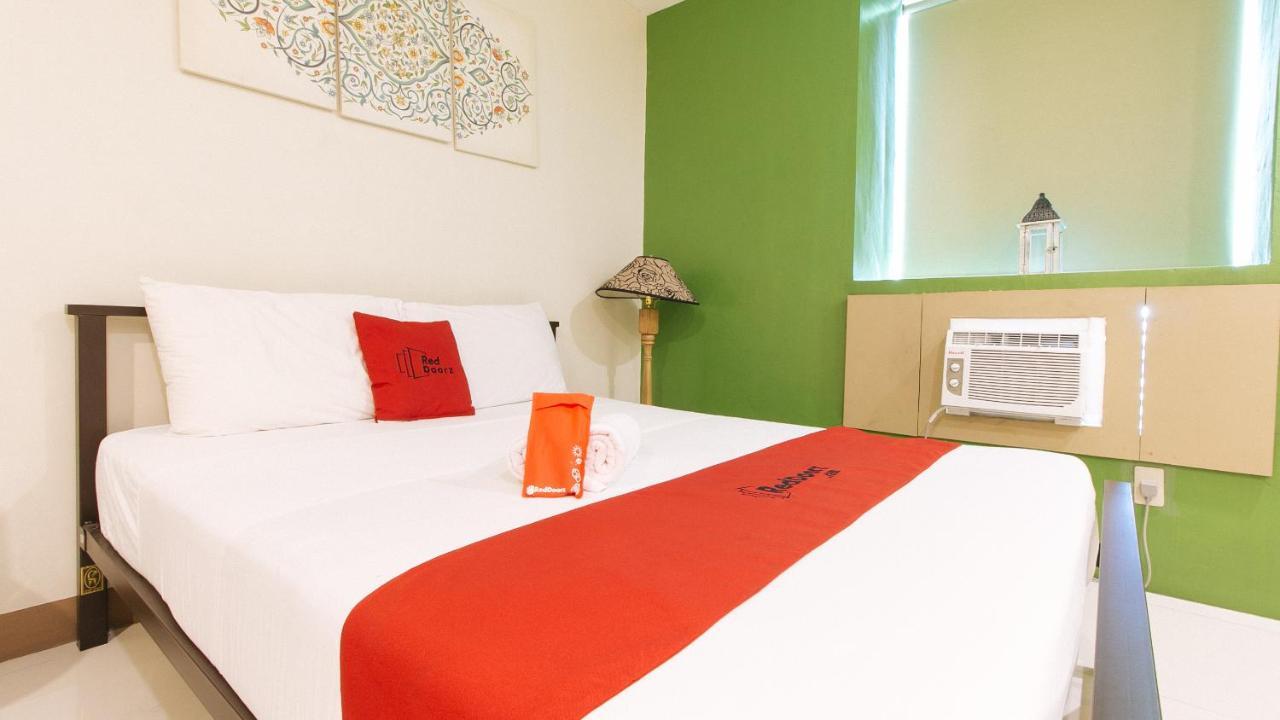 RedDoorz Plus @ Kamuning Quezon City Exterior foto