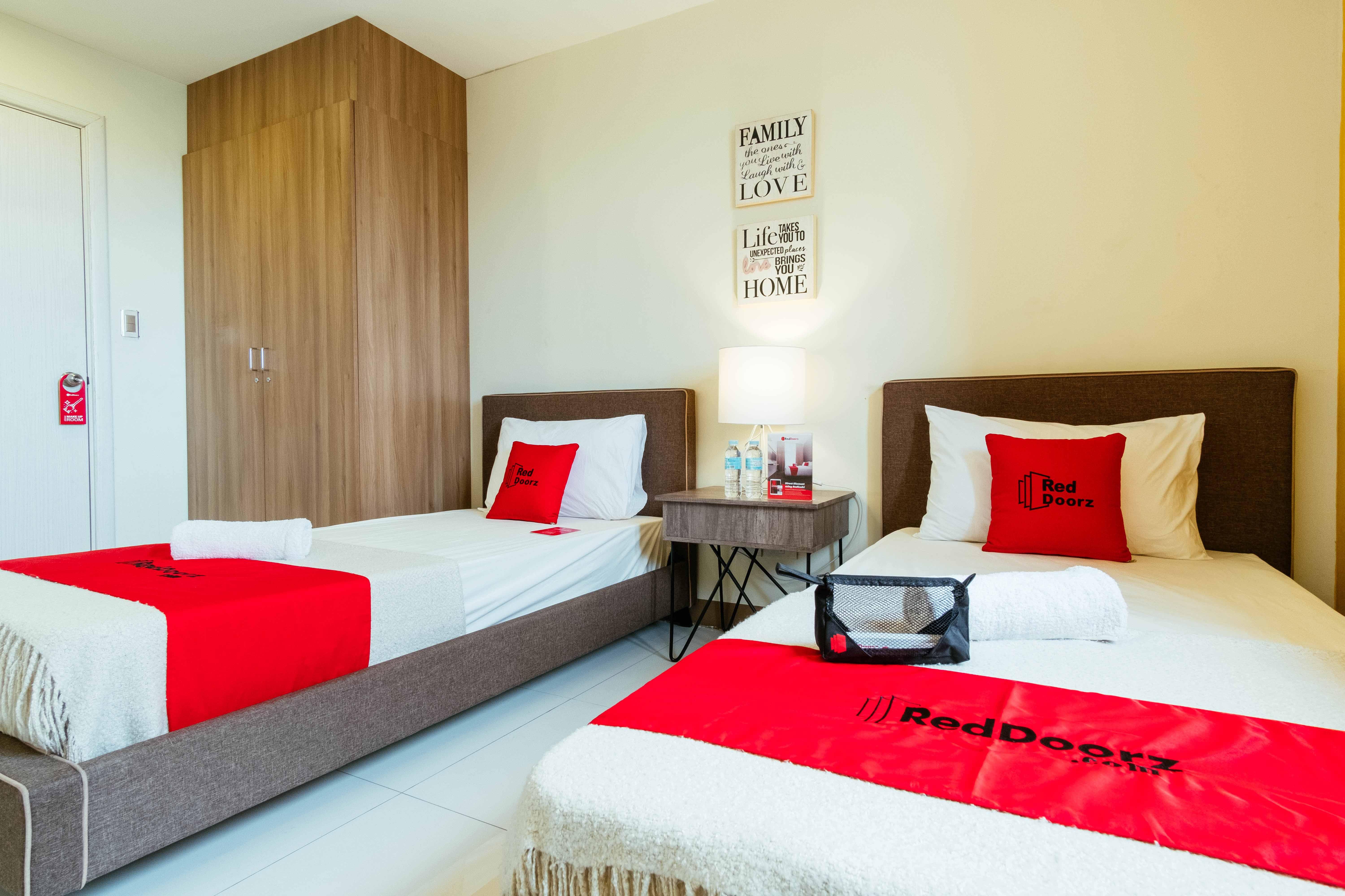RedDoorz Plus @ Kamuning Quezon City Exterior foto